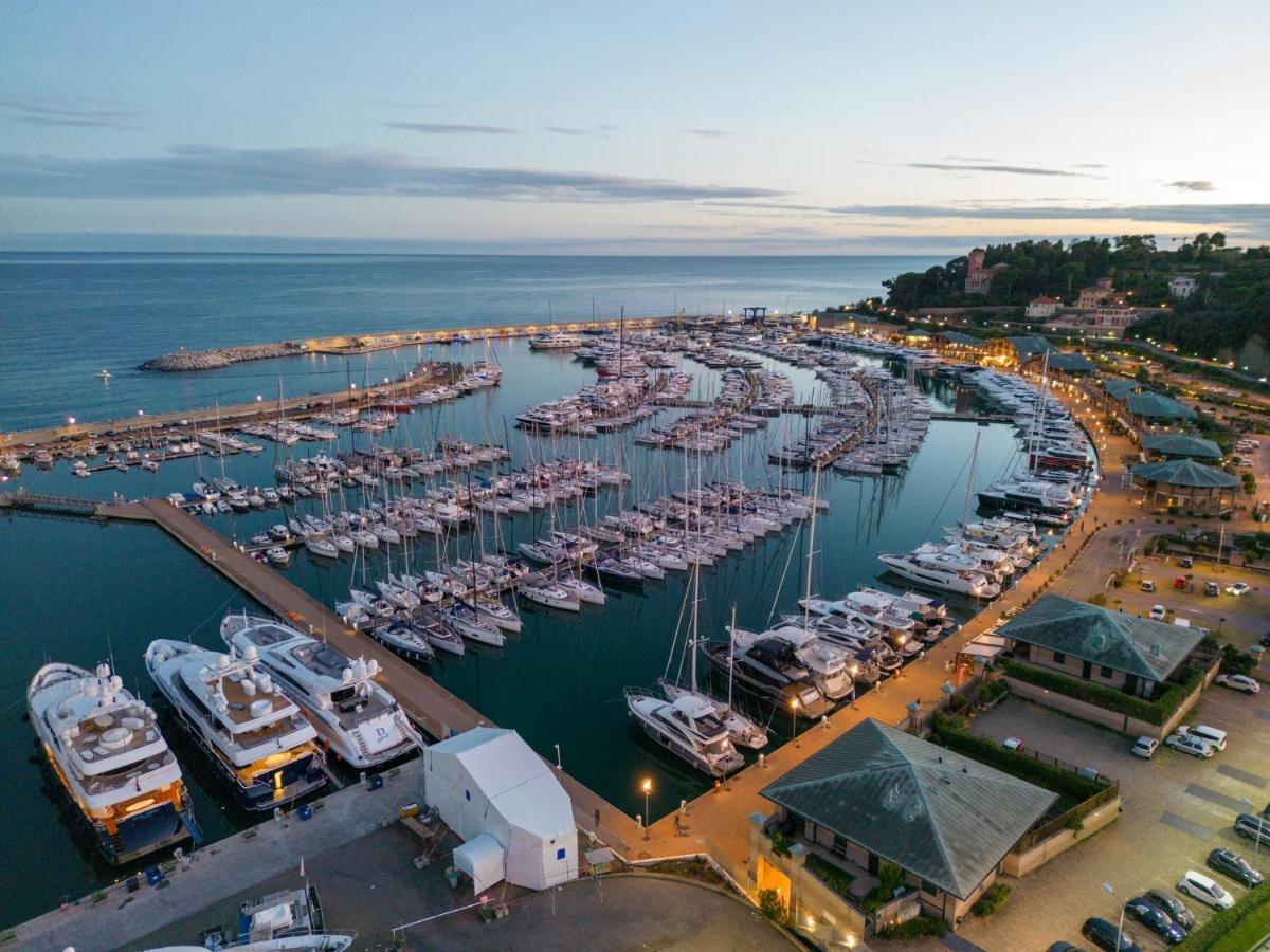 Hotel Aurora Varazze Exteriör bild